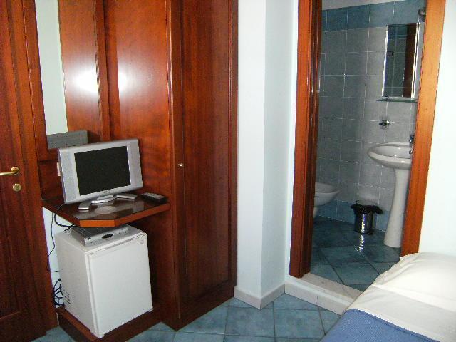 ホテル Blu Mare ポンツァ 部屋 写真